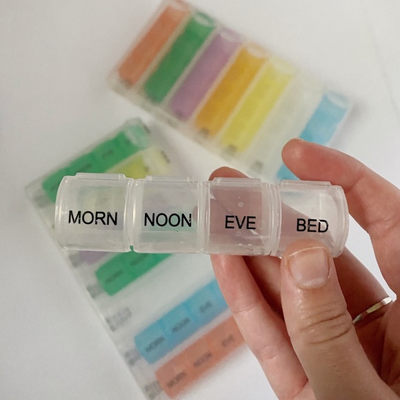 Daily Pill Container ๐Bundle 3 items for $20๐ - Picture 1 of 2